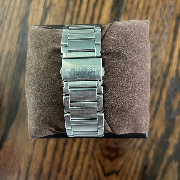 Michael Kors Silver Watch - Picture 3 of 4